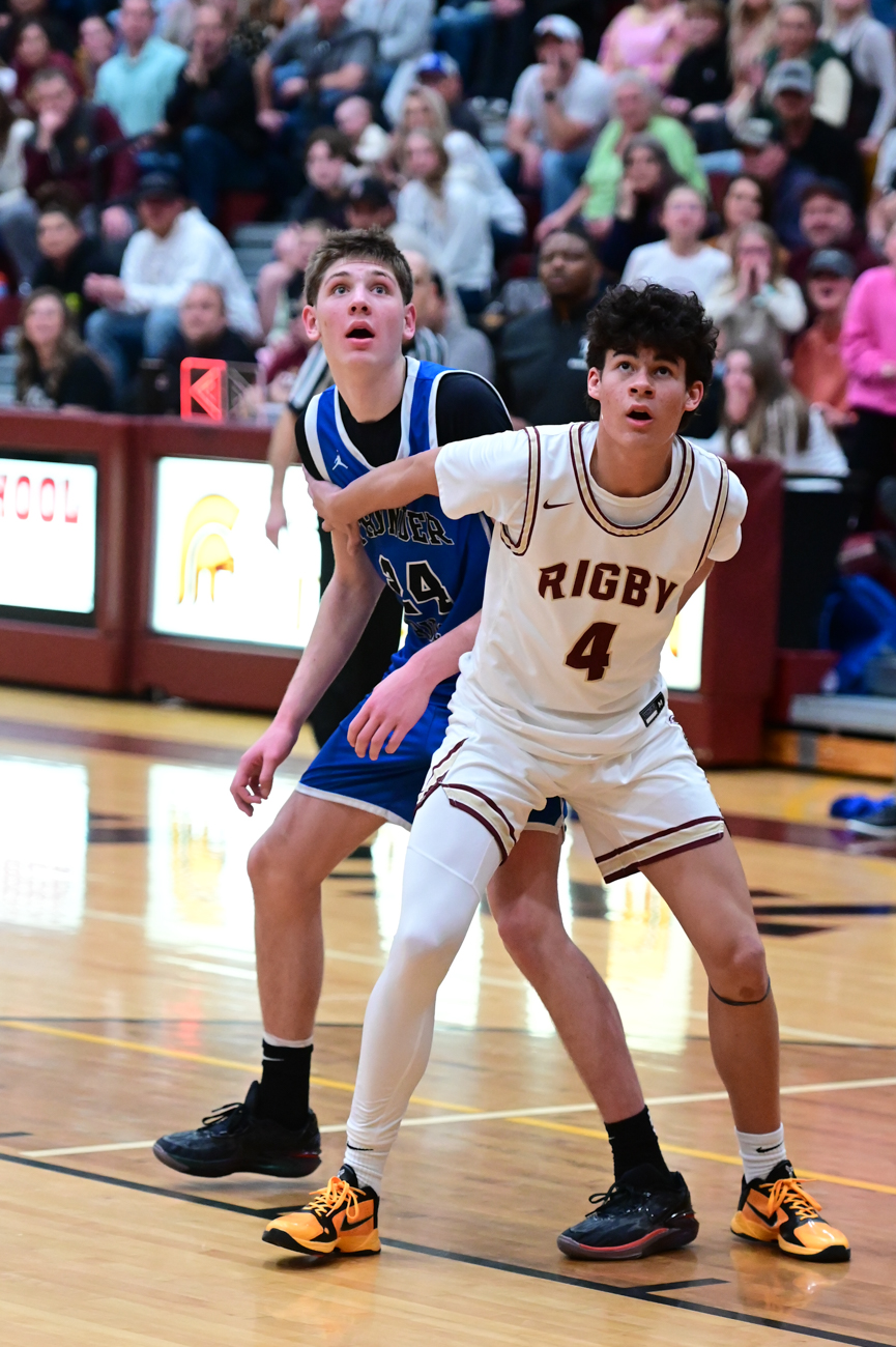Royce Castle boxing out and tracking a rebound